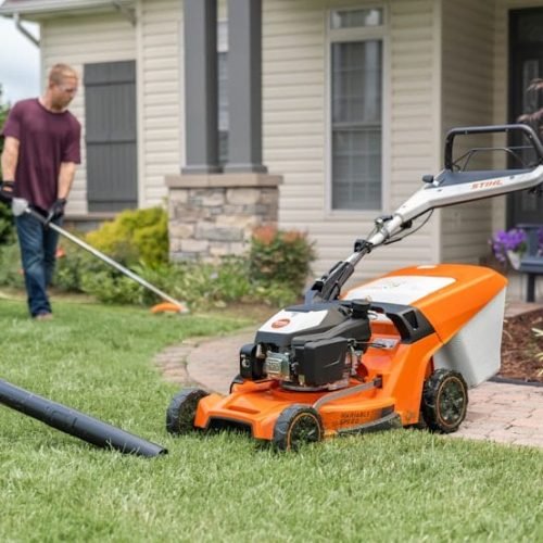 1742490335-fs-56-rce-man-trimming-grass_us_p_2024-06_0001